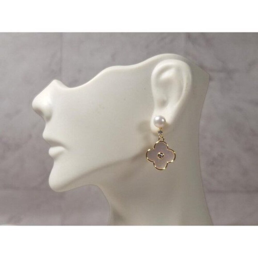 Genuine Mother of Pearl Clover White and Gold Freshwater Pearl Earrings - Picture 9 of 10